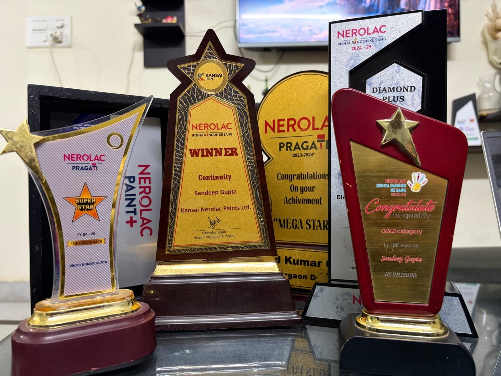 Nerolac Pragati & Rishta Rangon Ke Sang Trophies